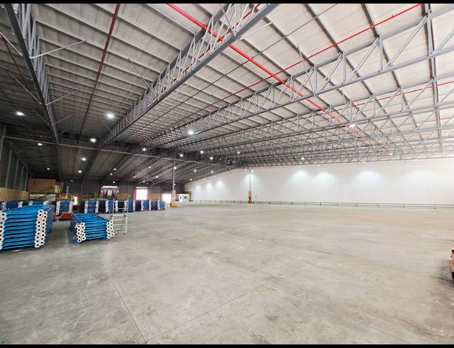 14,590M² WAREHOUSE TO LET IN NORTH RIDING